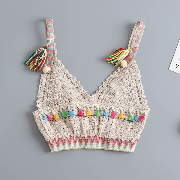 Modern női kötött mellszobor bojttal