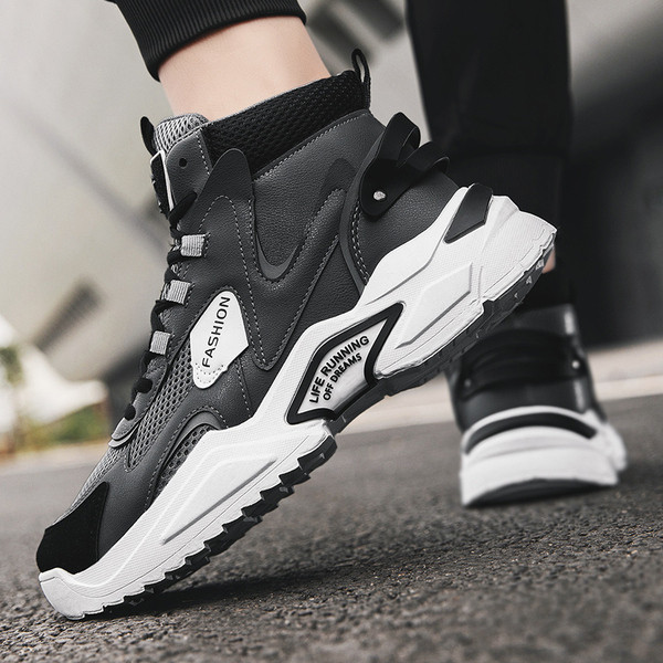 Aktuális férfi tornacipő eco bőrből, fűzővel és lapos talppal