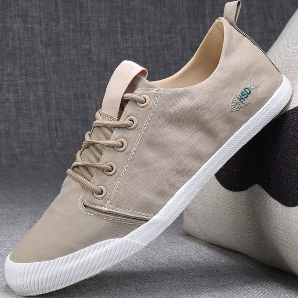 Meeste vabaaja tossud tikandiga