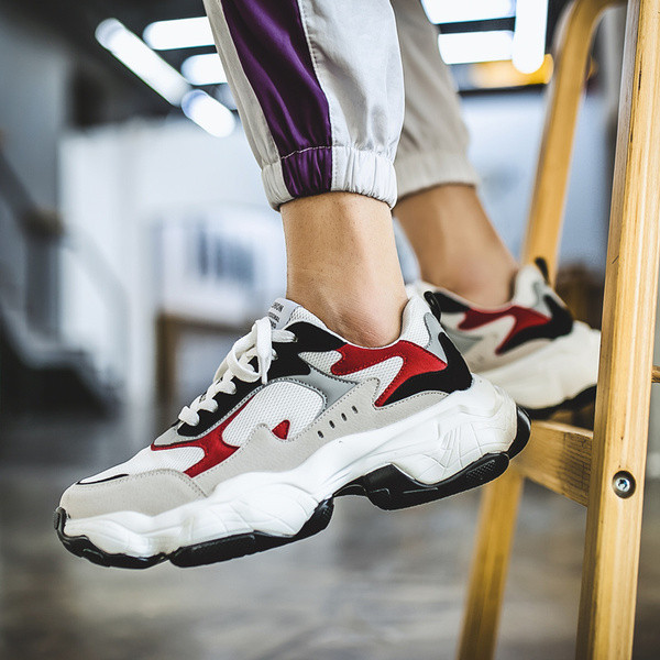 UUS paelte ja kareda tallaga meeste tossude mudel