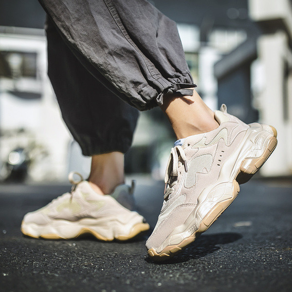 UUS paelte ja kareda tallaga meeste tossude mudel