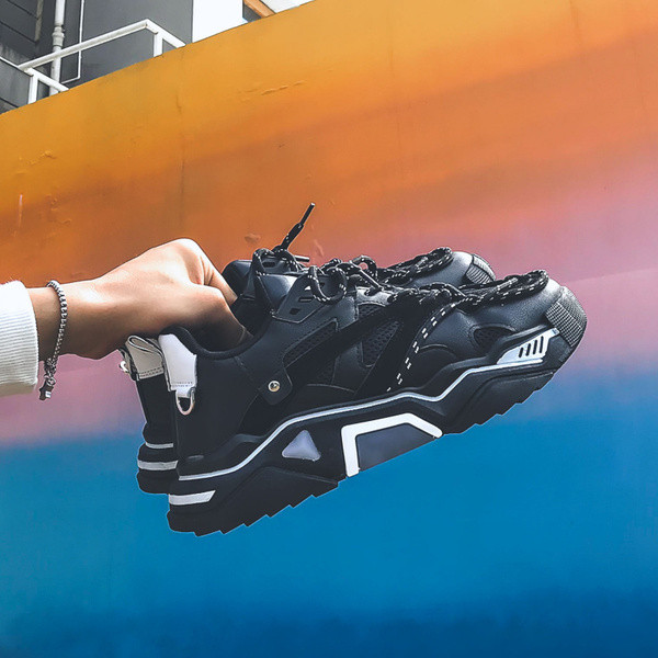 Öko-nahast ja tekstiilist meeste sporditossud