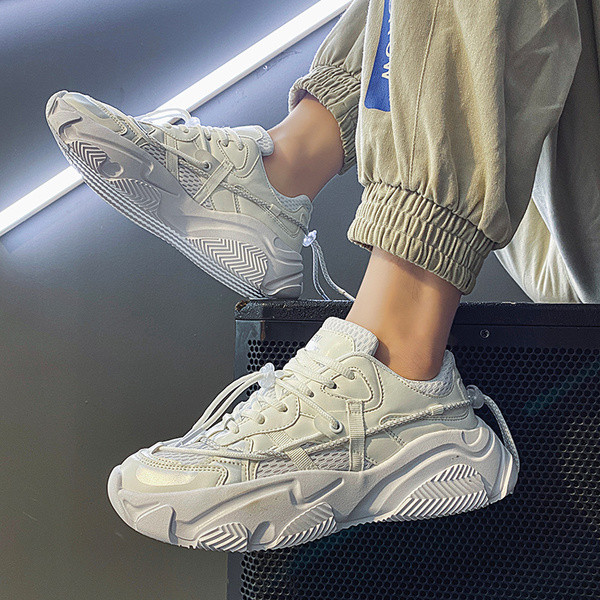 Novi model muških sportskih tenisica sa visokim đonom