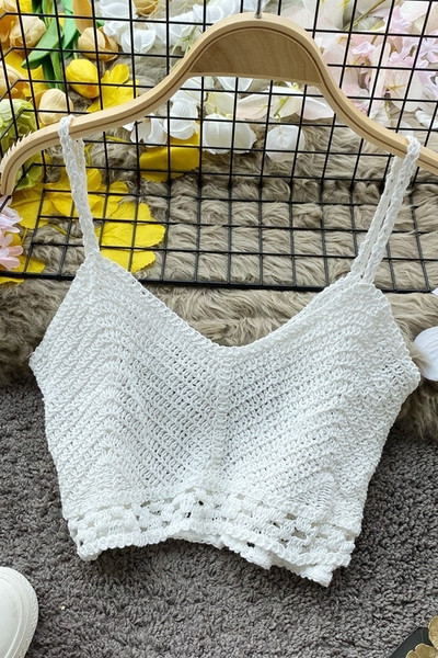 Modern női rövid kötött mellszobor