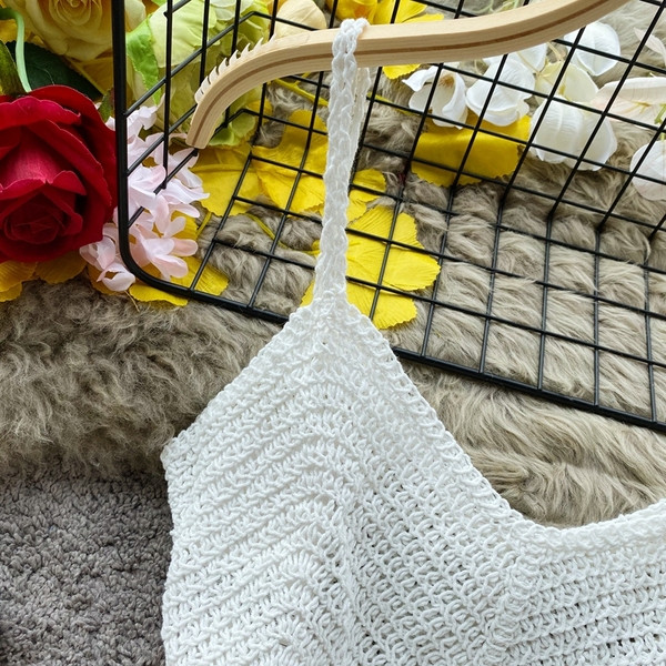 Modern női rövid kötött mellszobor