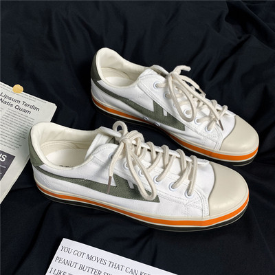 Meeste lõuendist tossud lameda talla ja paeltega