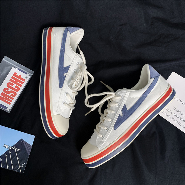 Meeste lõuendist tossud lameda talla ja paeltega