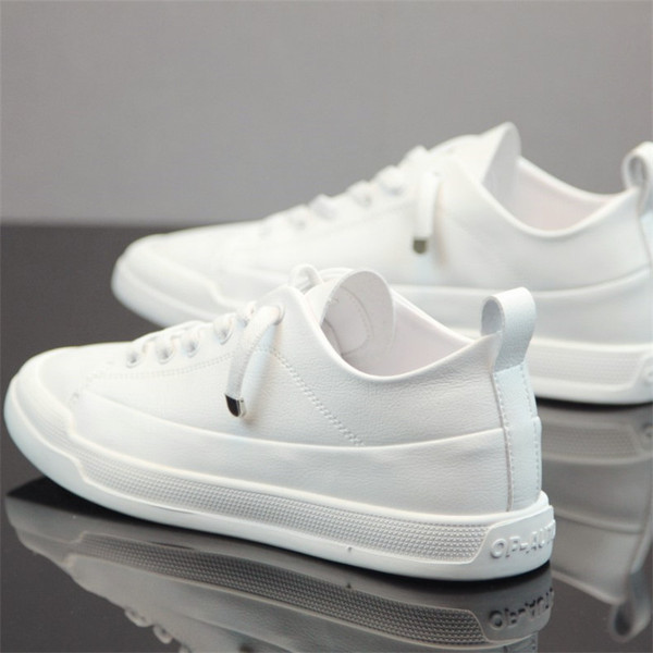 Légáteresztő, fűzős, fehér férfi tornacipő