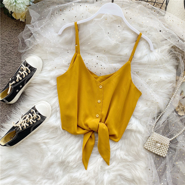 Modern női felső vékony pántokkal és spitz nyakkivágással