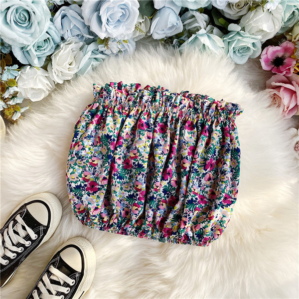 Stiilne lillemustriga naiste lühike rinnakorv