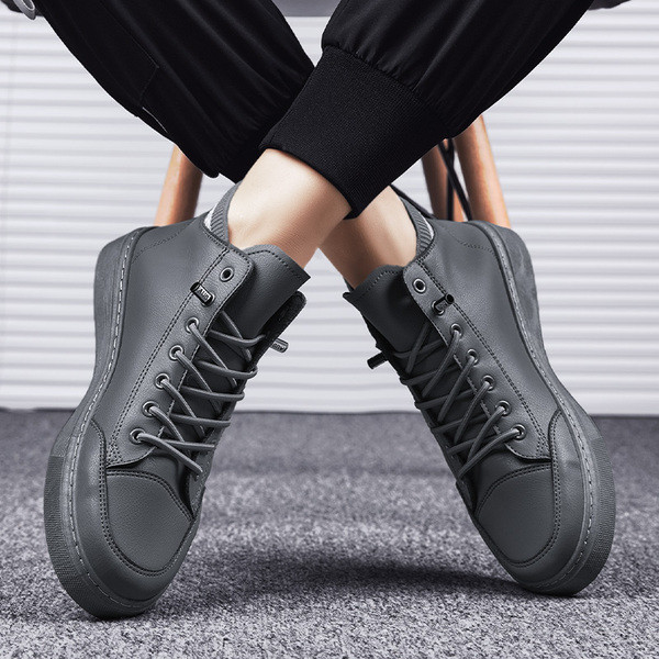 Meeste nahast tossud kõrged paeltega mudel