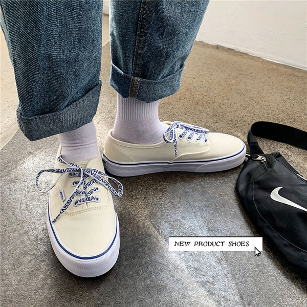 Meeste tekstiilist valget värvi ja lameda tallaga tossud