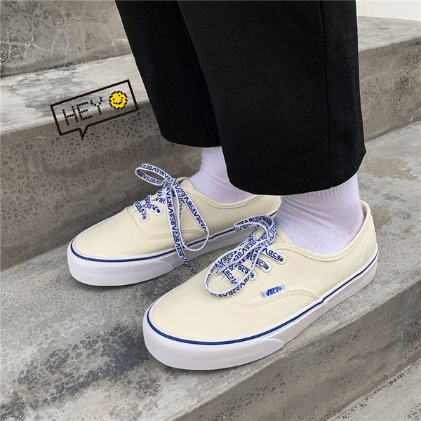 Meeste tekstiilist valget värvi ja lameda tallaga tossud