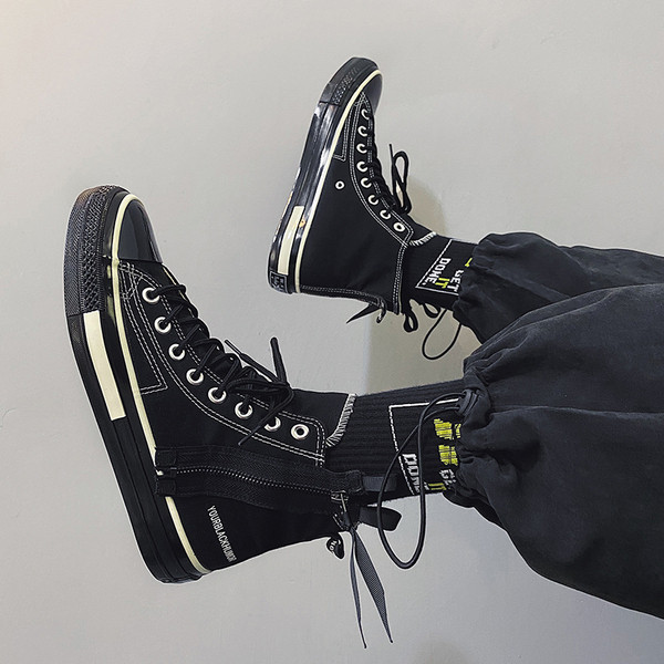 Meeste vabaaja tossud tekstiilist, paelte ja lukuga