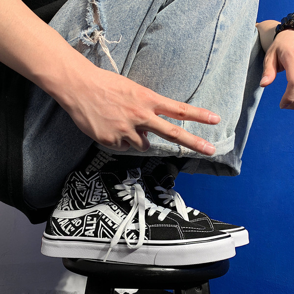 Meeste tossud kirjadega - kõrge mudel