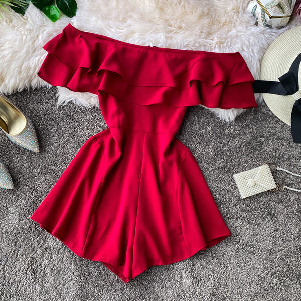 Moodne naiste kombinesoon tavaline mudel