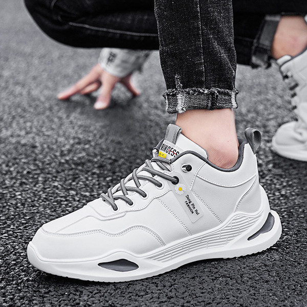 Kõrge tallaga meeste vabaaja tossud kahes mudelis