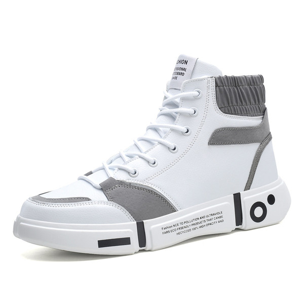 Magas férfi tornacipő lapos talppal és fűzővel