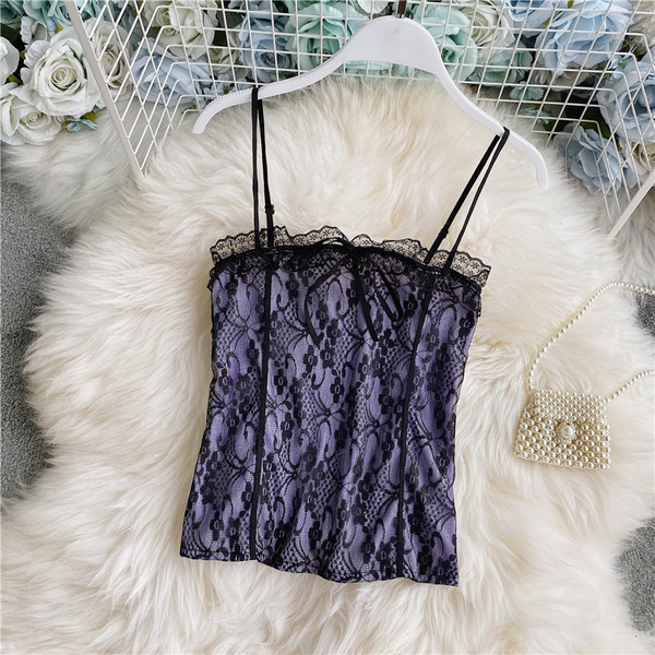 Modern női akasztófelső csipkével és nyakkendővel