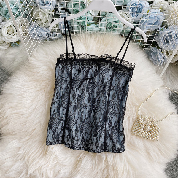 Modern női akasztófelső csipkével és nyakkendővel