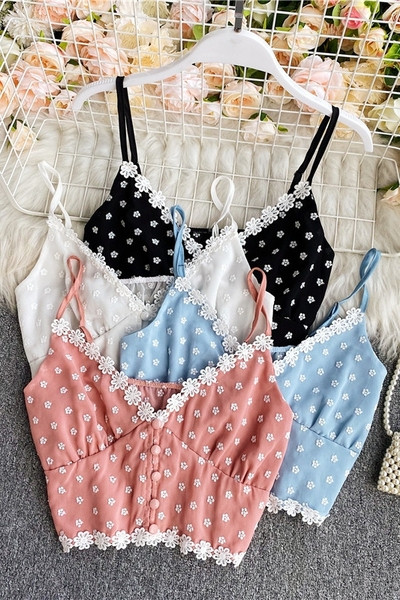 Női mindennapi mellszoba spitz nyakkivágással és gombokkal