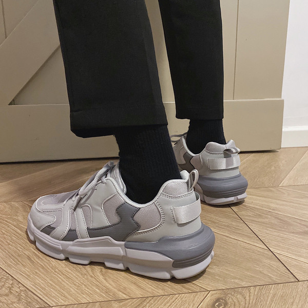 Uus mudel sportlikud meeste tossud, mis on valmistatud ökonahast paeltega