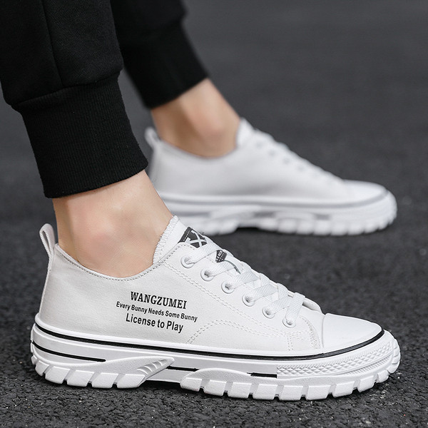 Sport-alkalmi férfi tornacipő fűzővel és vastag talppal