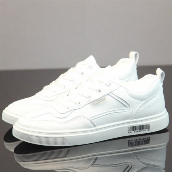 Lameda tallaga meeste hingavad kunstnahast tossud