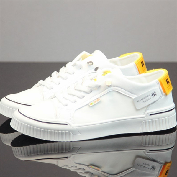 Platnene muške tenisice s natpisima i ravnim đonom