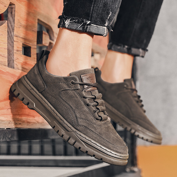 Moodsad paelte ja paksu tallaga meeste tossud