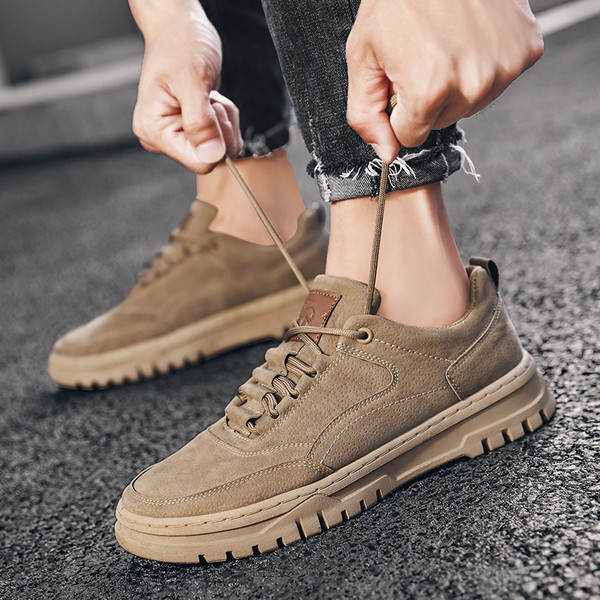 Moodsad paelte ja paksu tallaga meeste tossud