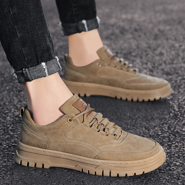 Moodsad paelte ja paksu tallaga meeste tossud