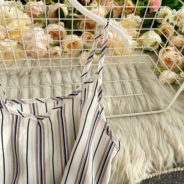 Aktuális női csíkos felső, vékony pántokkal