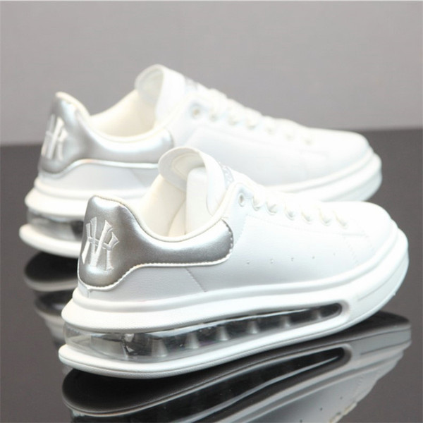 Moodsad õhukambri ja paeltega meeste tossud