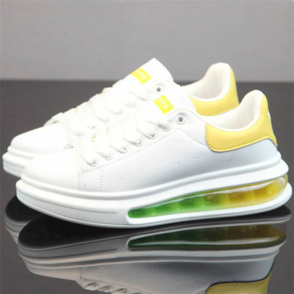 Moodsad õhukambri ja paeltega meeste tossud