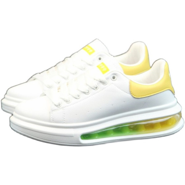 Moodsad õhukambri ja paeltega meeste tossud