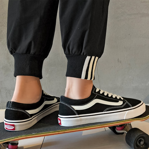 Meeste vabaaja lõuendist tossud lameda tallaga