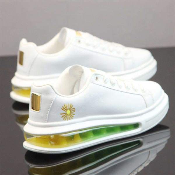 Uus mudel õhukambri ja tikandiga meeste tossud