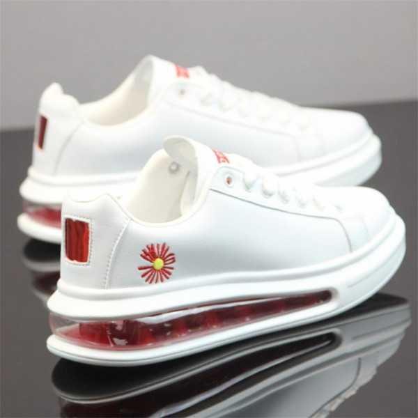 Uus mudel õhukambri ja tikandiga meeste tossud