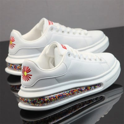 Új férfi tornacipő modell hímzéssel és légkamrával