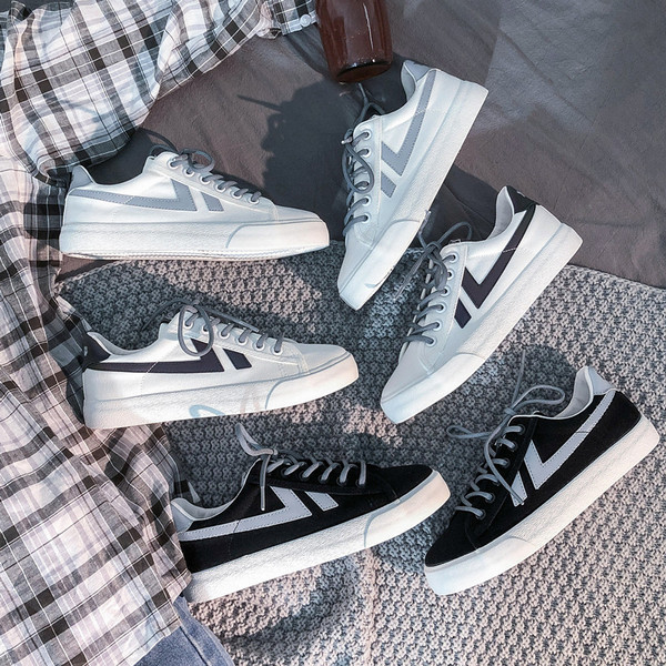 Lapos talpú férfi tornacipő új modellje