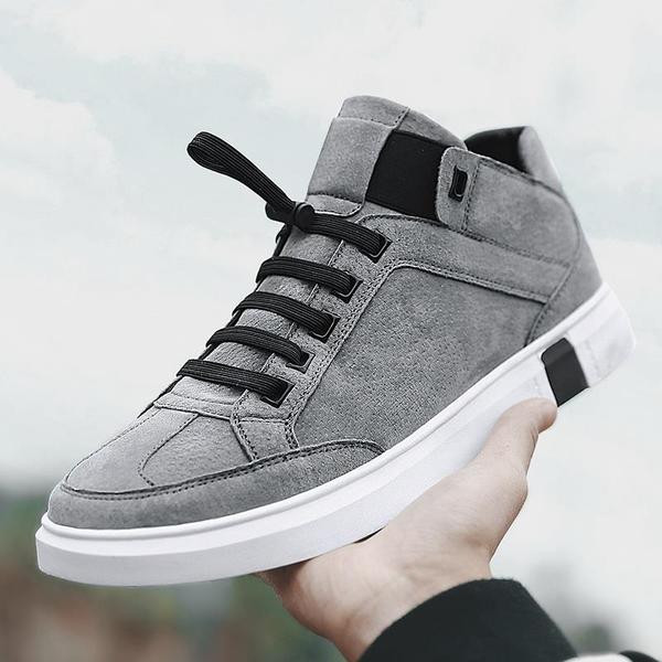 Praegused ökonahast lameda tallaga meeste tossud