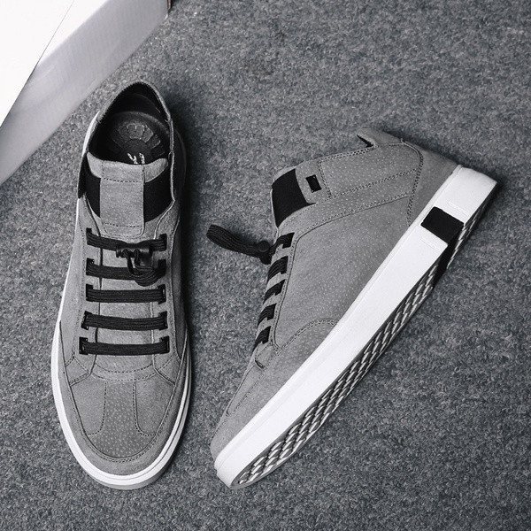 Praegused ökonahast lameda tallaga meeste tossud