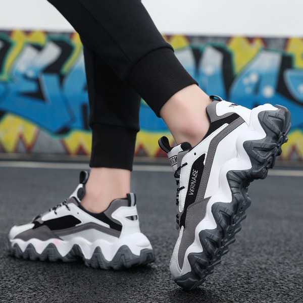 Meeste spordi- ja vabaaja tossud kirja ja paeltega