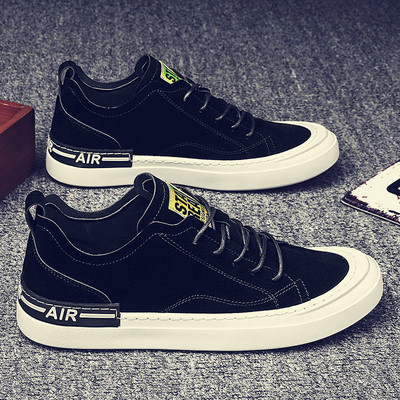 Férfi alkalmi tornacipő nyakkendővel és feliratokkal