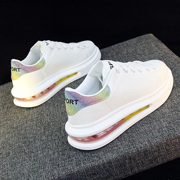 UUS värvilise talla ja läikiva efektiga meeste tossude mudel