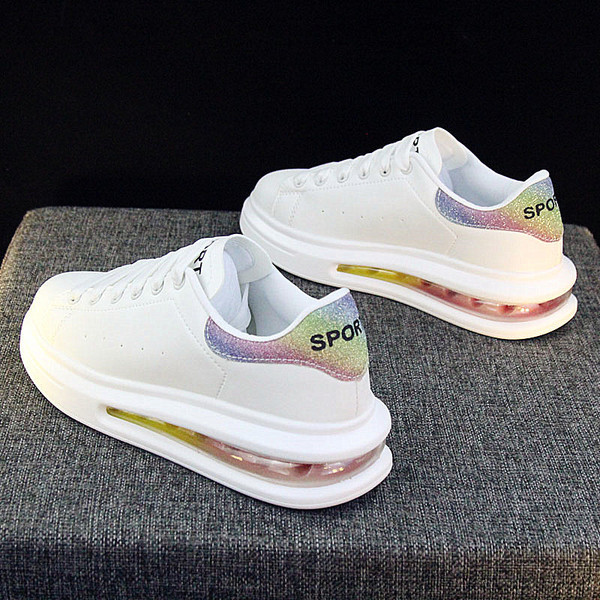 UUS värvilise talla ja läikiva efektiga meeste tossude mudel