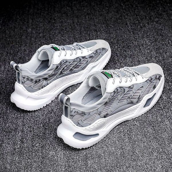 Mustri ja paeltega meeste sporditossud