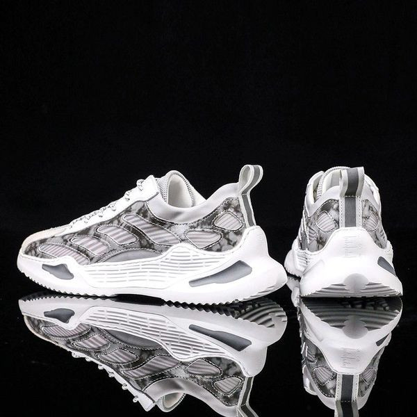 Mustri ja paeltega meeste sporditossud