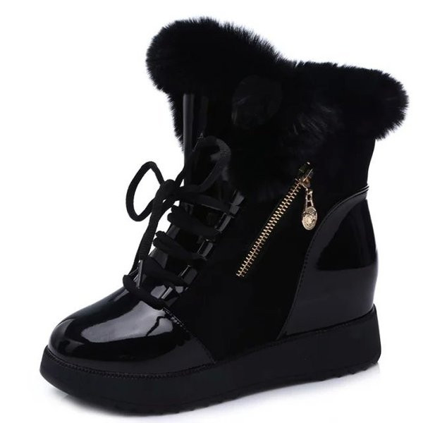 Női téli pehelycsizma fekete-fehér színben